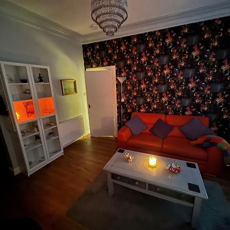 Edinburgh Two Bedroom Apartment With Free Side Street Parking 24 Hours 외부 사진