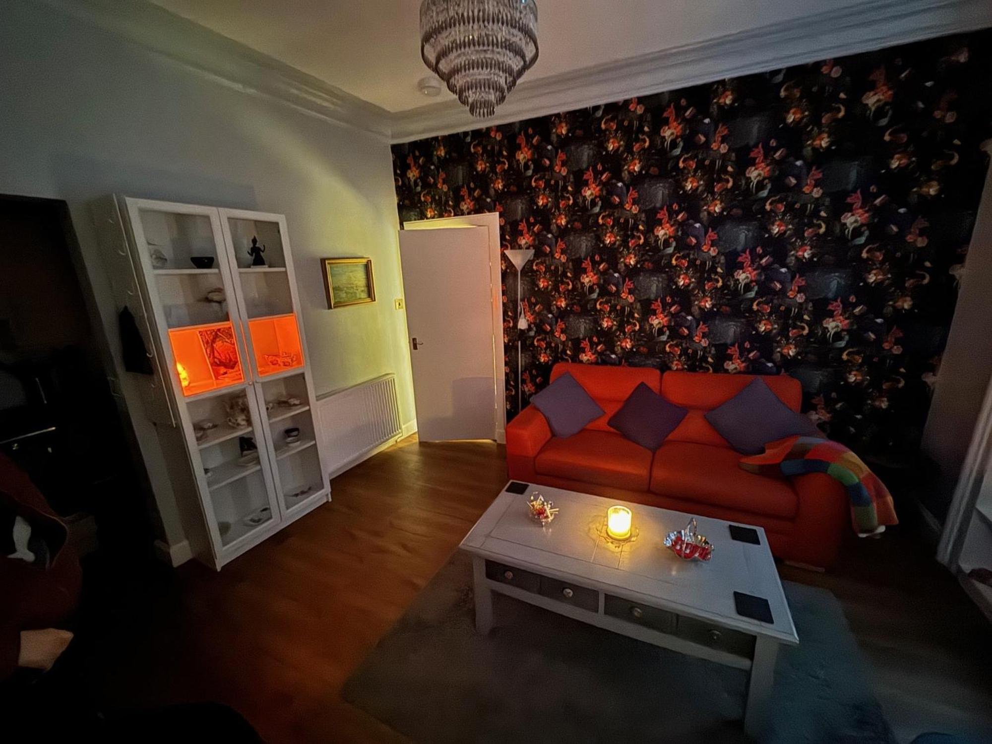 Edinburgh Two Bedroom Apartment With Free Side Street Parking 24 Hours 외부 사진